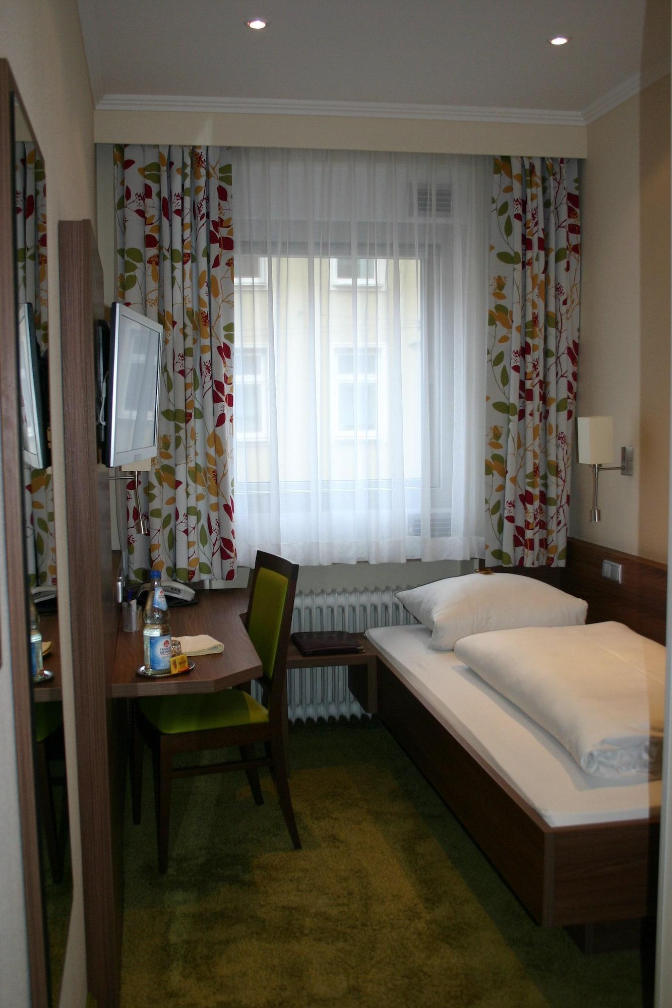 Hotel Hauser An Der Universitaet Мюнхен Екстер'єр фото