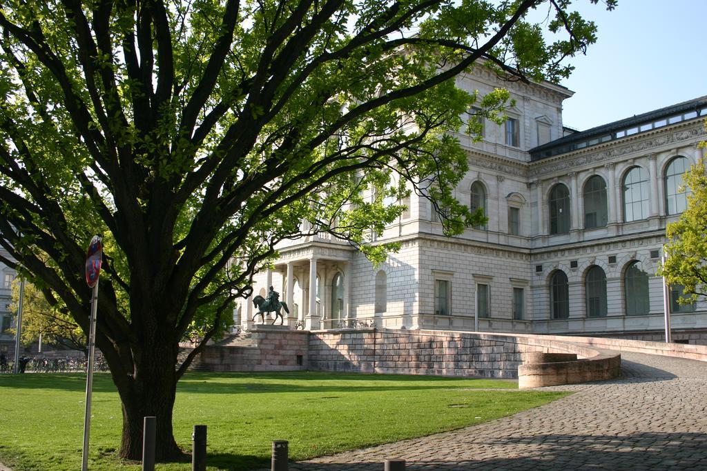 Hotel Hauser An Der Universitaet Мюнхен Екстер'єр фото
