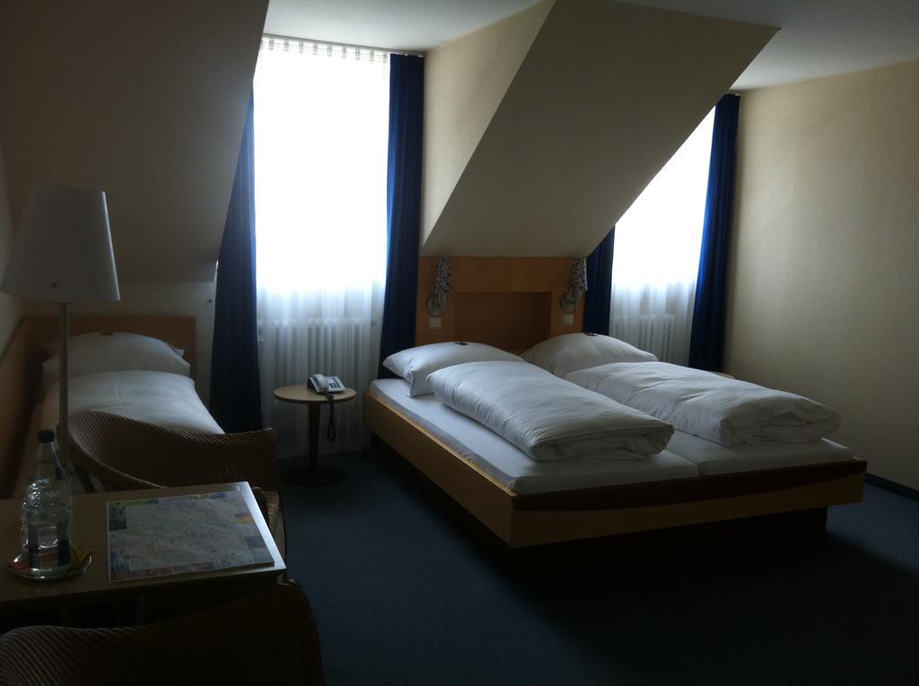 Hotel Hauser An Der Universitaet Мюнхен Екстер'єр фото